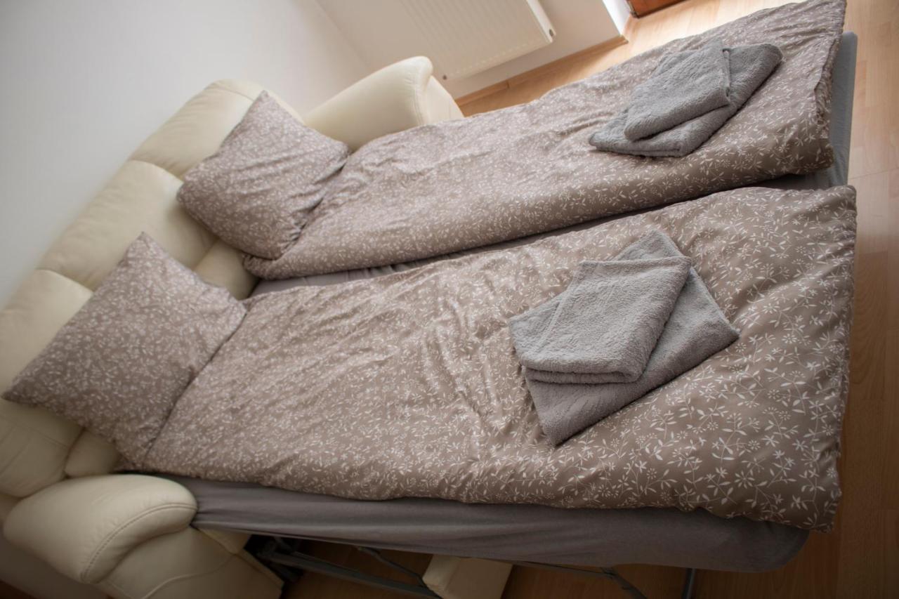Csalogany Apartman Apartment Szekszard Luaran gambar